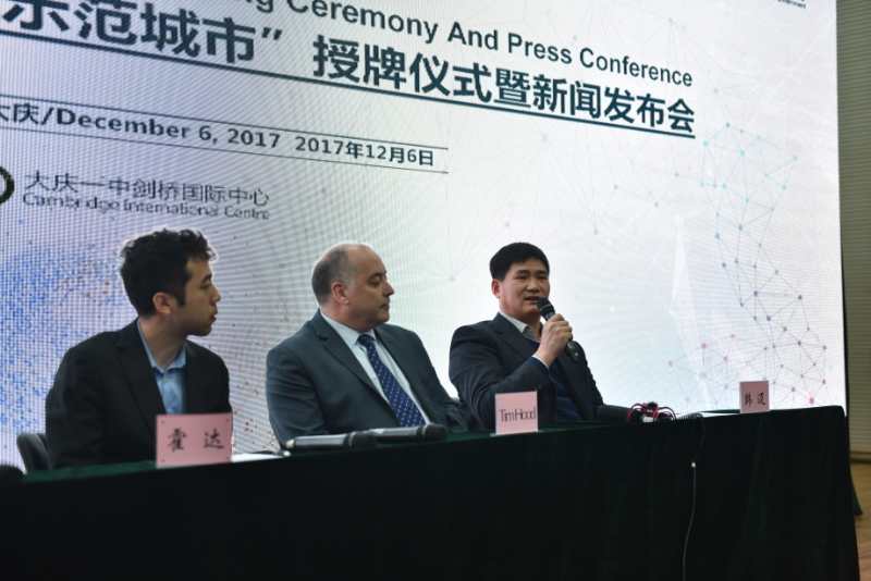韩迈局长主持进行新闻发布会1.jpg